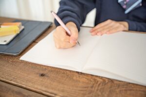 【中学生の英語】成績が伸び悩む原因は？家庭教師で「英語嫌い」を克服する勉強法の選び方